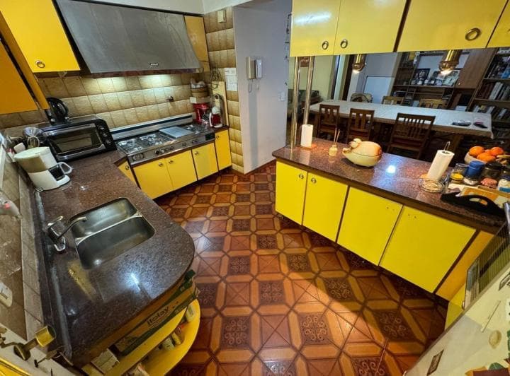 Venta Casa S/lote Propio de 4amb + 2 Locales - 3