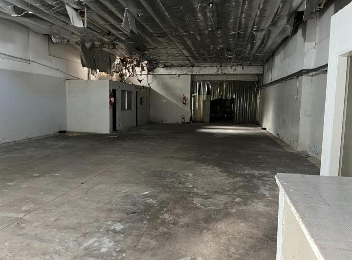 Muy Buen Galpón con Local en Pb y Vivienda en Pa - 3