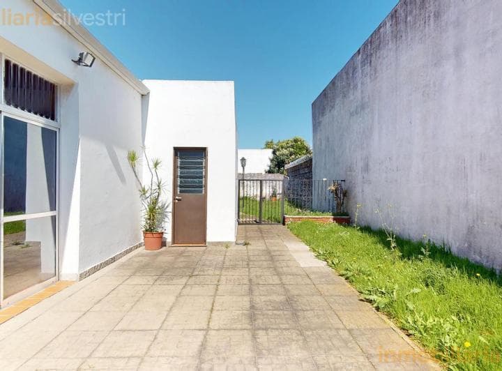 140 Entre 50 y 52 La Plata - Casa de Dos Dorm. con Local en Venta - 4