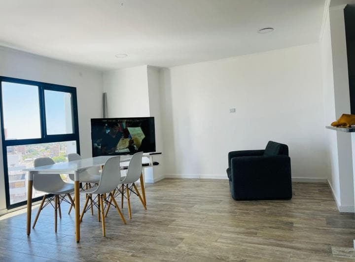 Venta Departamento 2 Dorm. Amplios (1 Suite) Piso 12 y Cochera Centro Alto Neuquen - 3