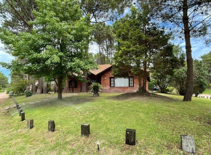 Se Alquila Casa Chalet en Pinamar Norte, Itaca 988 Esquina Penelope, Acepta Jóvenes - 2