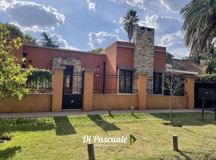 Venta Casa Quinta de 925 m² Sobre Ruben Dario - La Reja Sur - 2