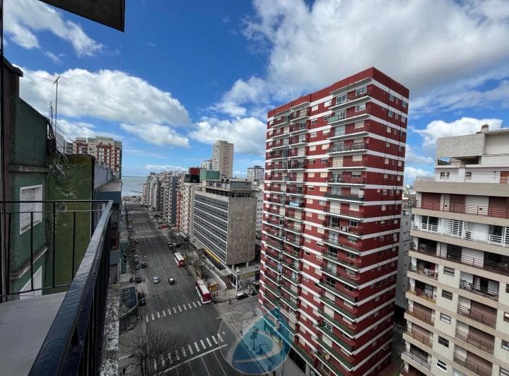 3 Ambientes a La Calle con Balcón Saliente - 5
