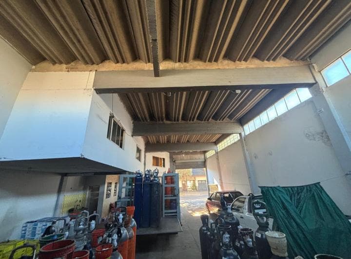 Galpón con Entrada de Camión y Oficinas en Zona Estratégica de San Justo - 3