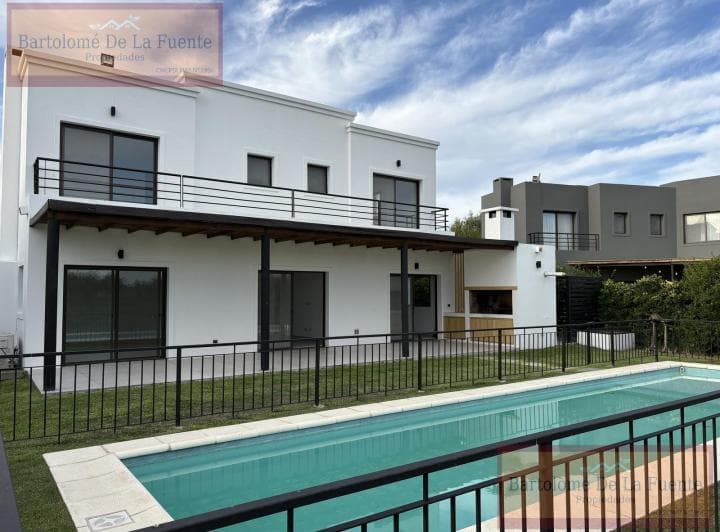 Casa en El Cantón - Puerto - Zona Norte - Escobar - Casa en Venta - a La Laguna - 2