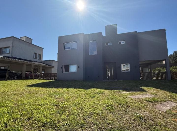 Casa 5 Ambientes en Venta - Barrio El Rebenque - 2