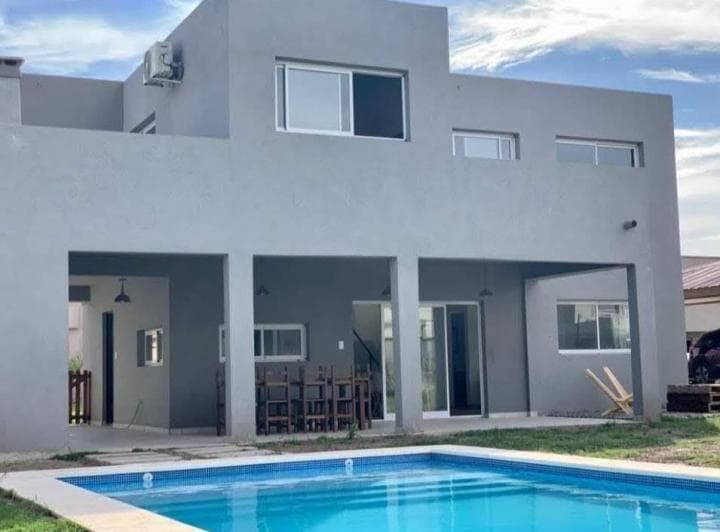 Casa 5 Ambientes en Venta - Barrio El Rebenque - 4
