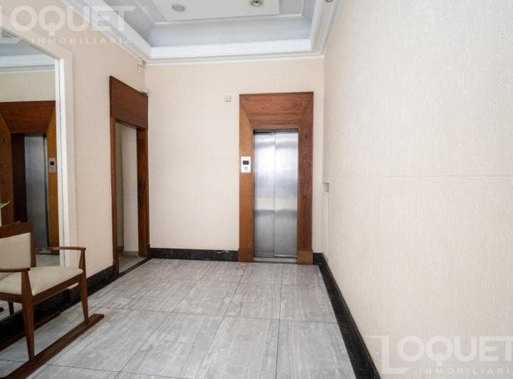 Piso de 2 Dorm., Escritorio y Cochera - 5