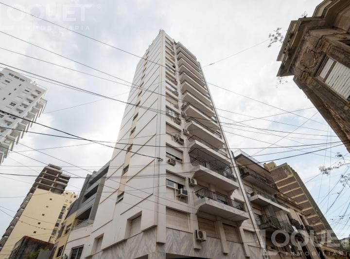 Piso de 2 Dorm., Escritorio y Cochera - 2