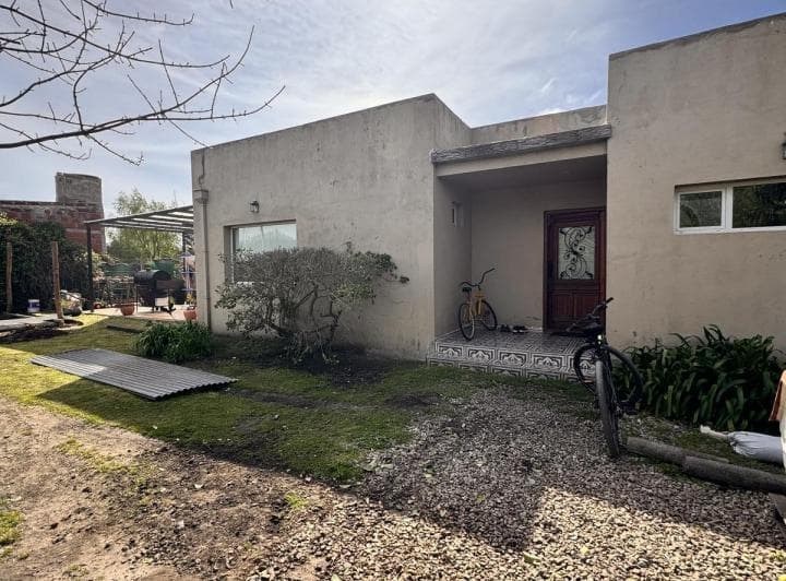 Casa de 4 Ambientes con Parque y Pileta. Barrio Castagnino - 2