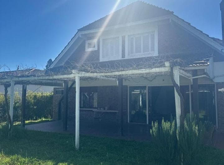 Casa 2 Dorm. en Venta en Calle San Martin, Jauregui - 2