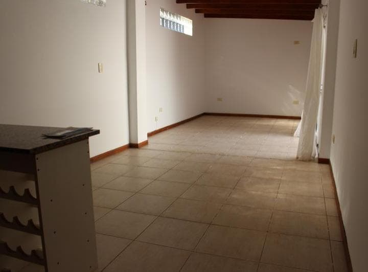 Venta de Casa de 2 Dorm. con Patio y Parrillero en Rosario - 8 de Noviembre Al 600 - 5