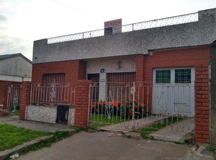 Venta Casa a 100 Av Senzabello Sentido Cruce varela,(Pte. Sarmiento) - 4