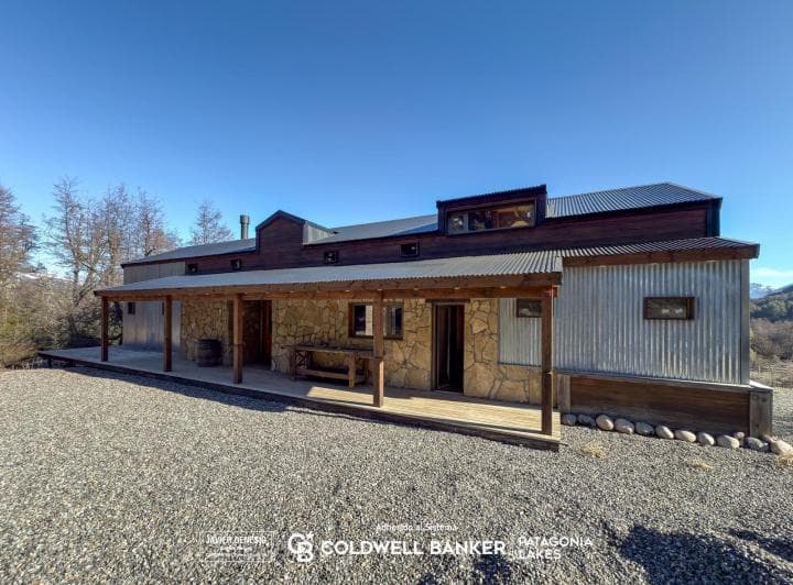 Venta Casa Principal y Casa Accesoria Lote 6700 m² B° Vallescondido San Martin de Los Andes - 4