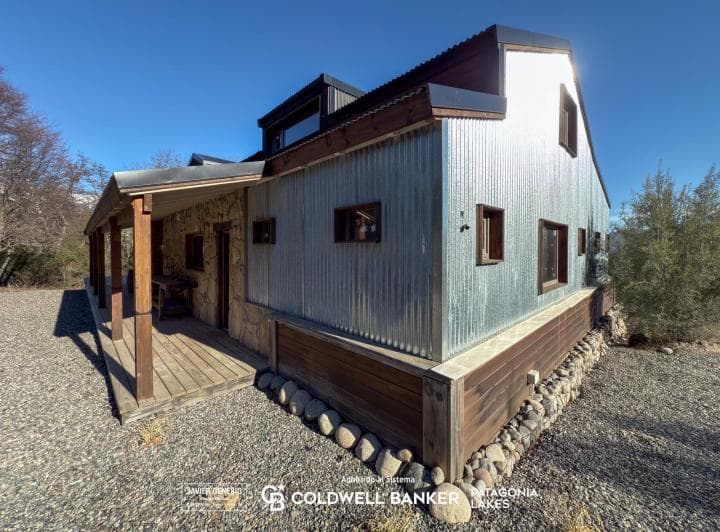 Venta Casa Principal y Casa Accesoria Lote 6700 m² B° Vallescondido San Martin de Los Andes - 3