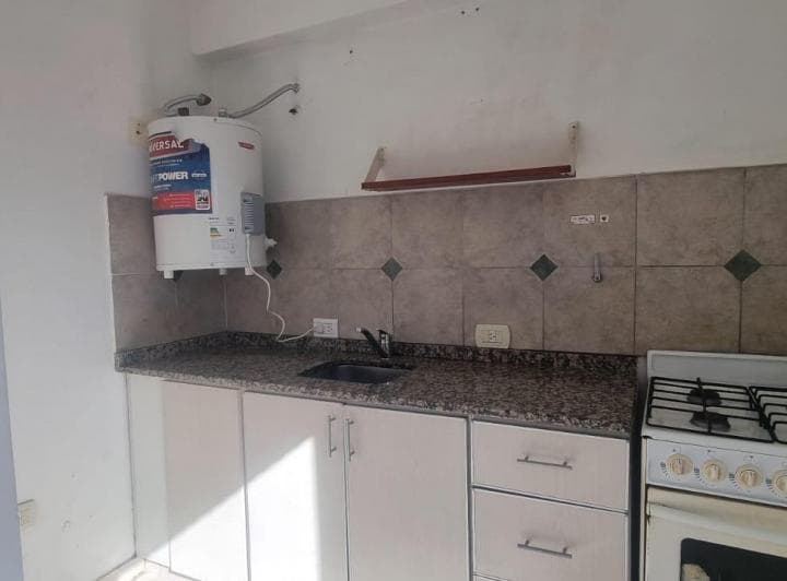 En Caseros Departamento de 1 Ambiente en Planta Baja con Espacio Cochera F: 9895 - 3