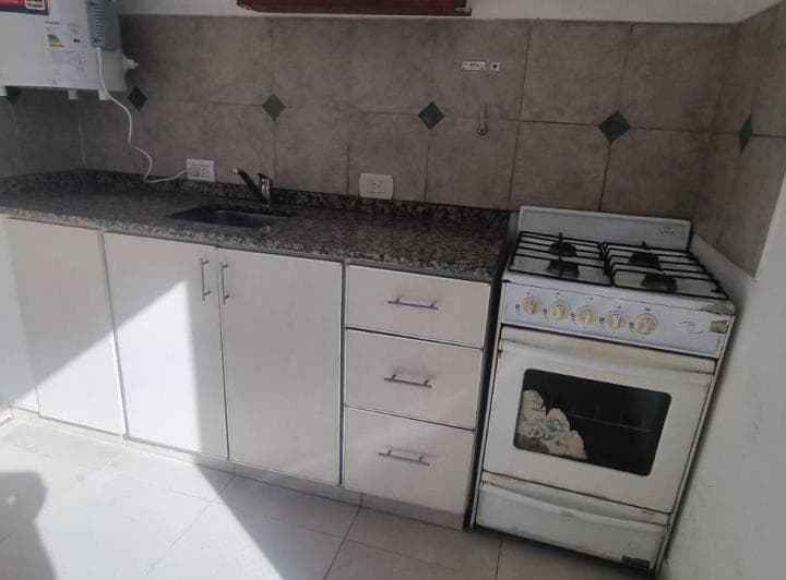 En Caseros Departamento de 1 Ambiente en Planta Baja con Espacio Cochera F: 9895 - 5