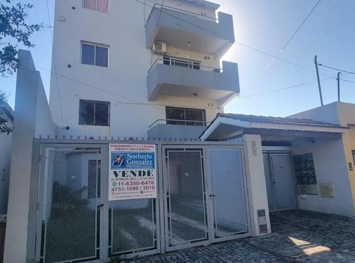 En Caseros Departamento de 1 Ambiente en Planta Baja con Espacio Cochera F: 9895 - 2