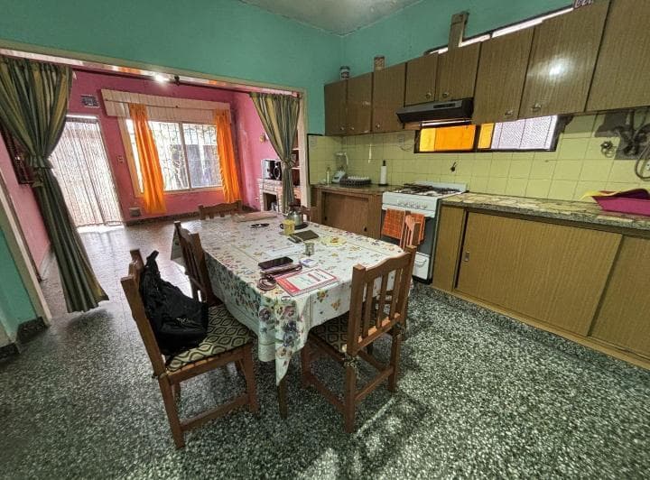 Casa 2 Dorm. con Local Al Frente - 4