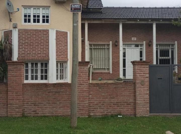 Casa en Venta en City Bell - Parque y Pileta - 4