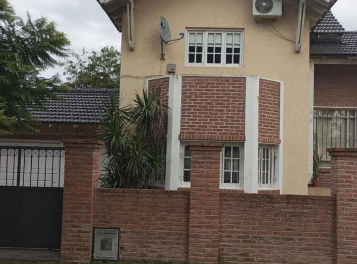 Casa en Venta en City Bell - Parque y Pileta - 5
