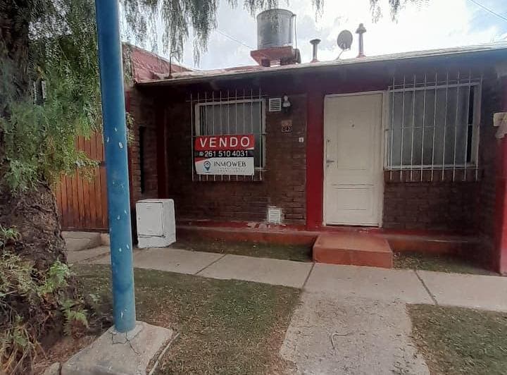 Casa con 2 Dorm. y 182 m² en Venta Ubicada en Barrio Corredor Urbano 1 Godoy Cruz - 2