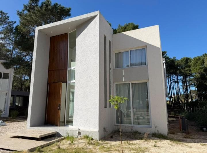 Casa en Venta en Villarobles, Barrio Brisas, Cerca del Mar - 2