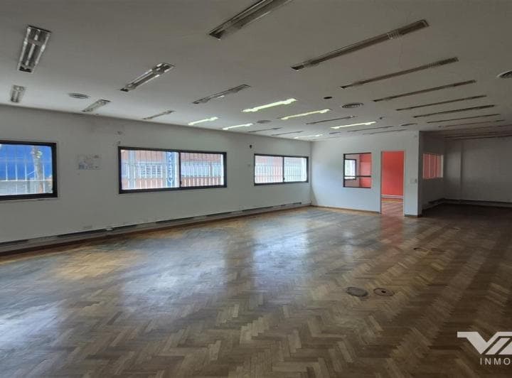 En Venta Galpón con Oficinas / Edificio Comercial 1600 m², Zona Industrial - Villa Martelli - 4