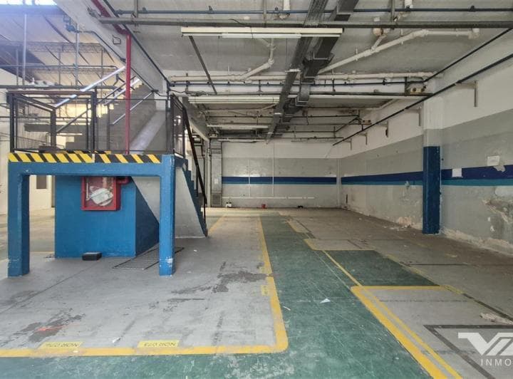 En Venta Galpón con Oficinas / Edificio Comercial 1600 m², Zona Industrial - Villa Martelli - 5