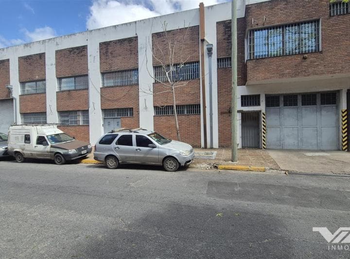 En Venta Galpón con Oficinas / Edificio Comercial 1600 m², Zona Industrial - Villa Martelli - 2