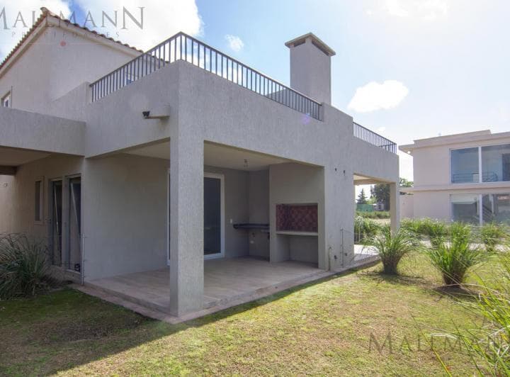 Casa Duplex 4 Ambientes en Venta a Estrenar en Chic Village Km 47 - 2