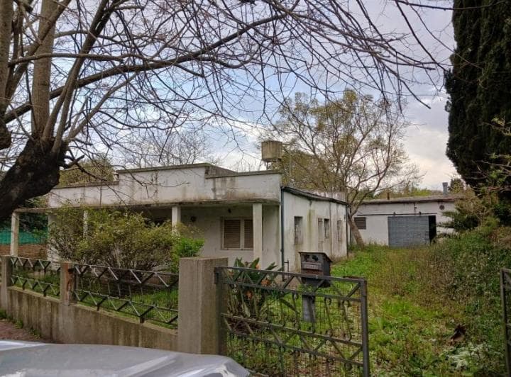 Se Vende Casa 2 Dorm. con Galpón en Calle 403 Entre Camino Centenario y 12 - 2