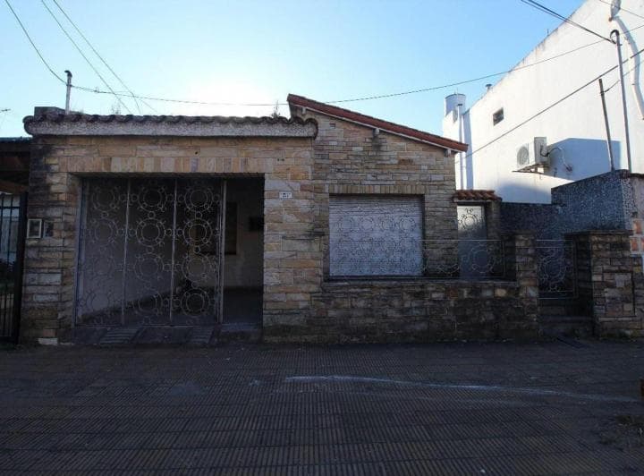 Casa Chalet de 3 Ambientes Lote Propio con Cochera - 2