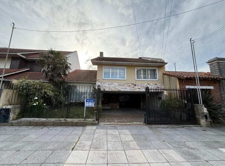 A Una Cuadra del Mar! Casa con 5 Dorm., Parque, Quincho y Pileta! - 3