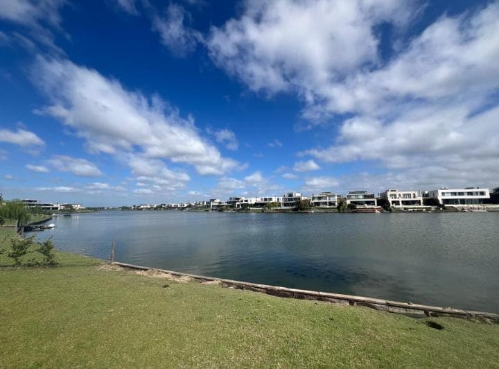 Venta Terreno con Vista Al Lago en Barrio Virazon Nordelta. 1000 m. 800 - 2