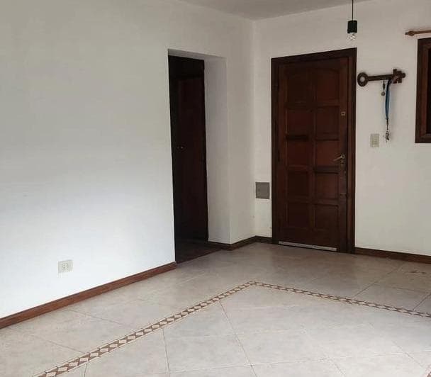 Casa en Venta C/ Cochera en Loma Verde. - 2