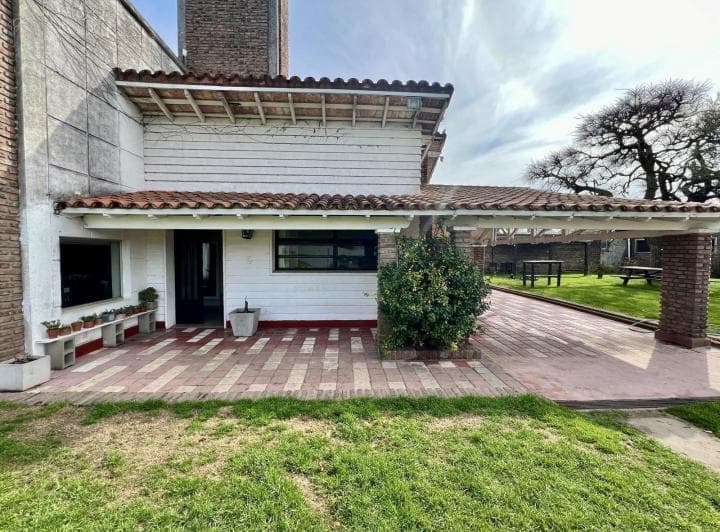 Casa en Venta en El Corazón de San Antonio de Areco - 1684 m² de Terreno - 3