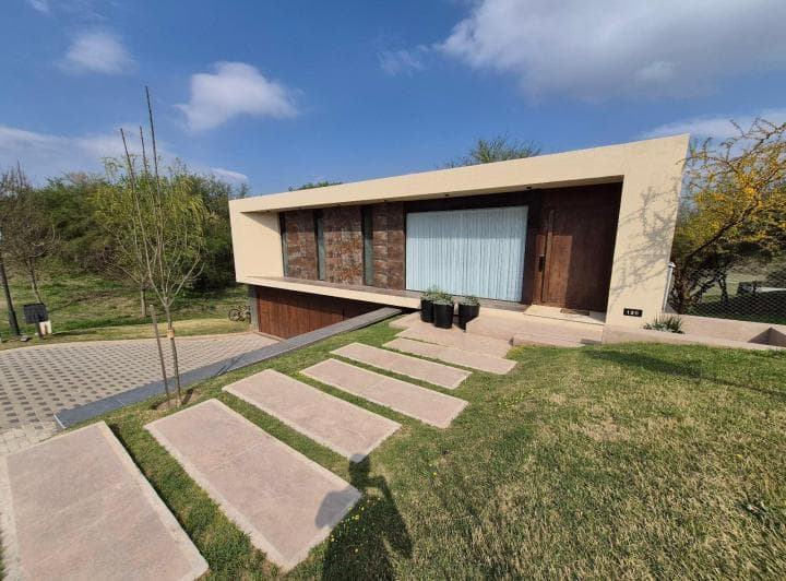 B° El Terron, Mendiolaza - Casa de Categoria - 4 Dorm - Venta - 5