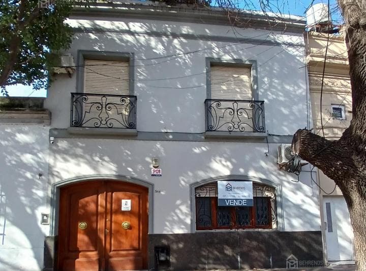 Casa en Venta en La Plata. 5 Dorm., Cochera Cubierta, Patio - 2