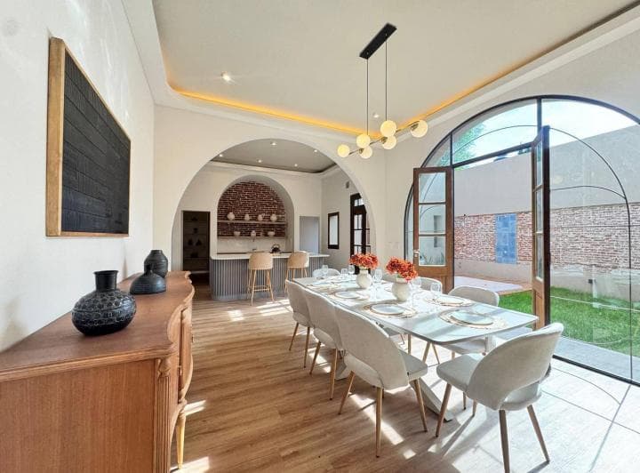 Venta: Casa de Cuatro Dorm. con Cochera, Jardín, Parrillero y Pileta. Lourdes, Rosario - 3