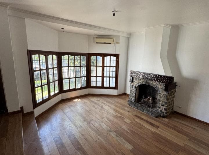 Permite Credito Hipotecario - Casa en Venta - Casterlar Norte - 5 Ambientes - 4