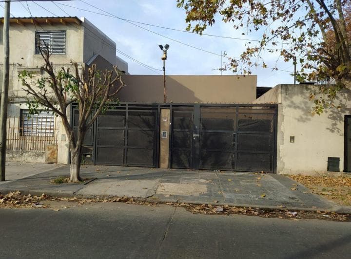 Casa 5 Ambientes en Caseros, en Excelente Estado. - 4