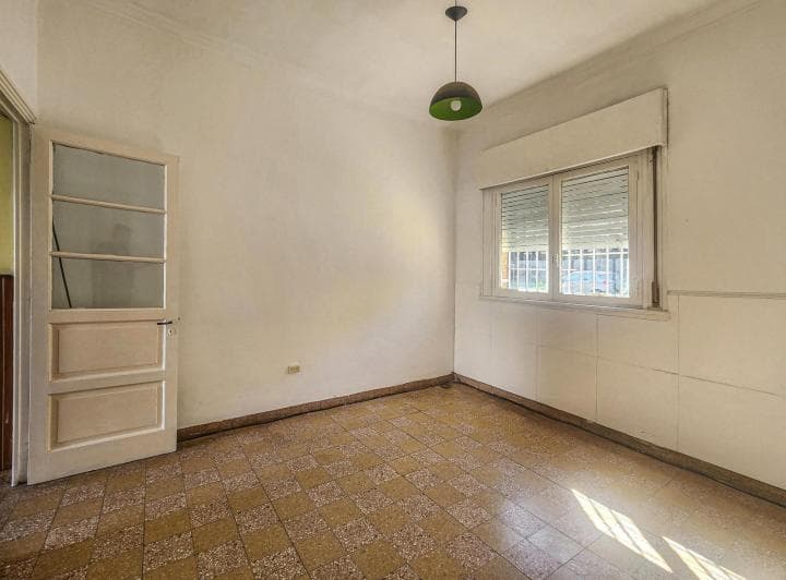 Casa en Planta Baja con 2 Dorm. Más Comodín y Gran Jardín en Luis Agote - 2