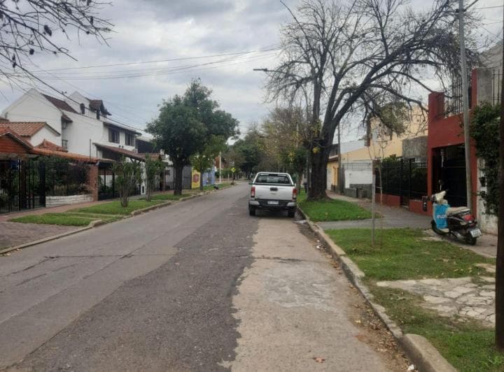 Venta Casa 4 Dorm. con Cochera - Barrio Alberdi. Rosario - 2