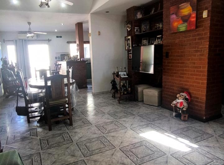 Venta Casa de 5 Ambientes con Patio y Parilla - 2