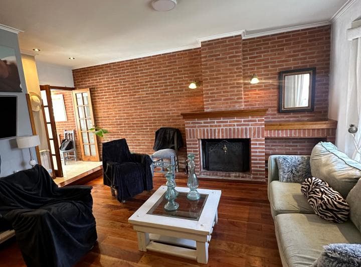 Interesante Casa en Lote 10x33 Ubicada en El Corazon de Playa Grande - 5