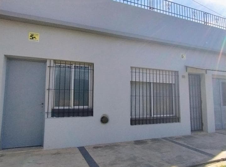 Casa Cuarto Ambientes Cochera Patio Quilmes Villa La Florida en Venta - 3