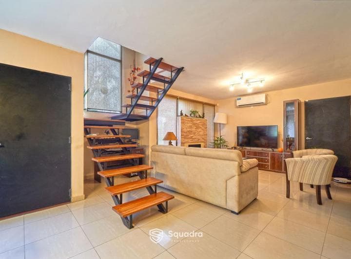 Venta | Permuta - Casa de Dos Dorm., Galería, Jardín y Piscina - Funes. - 5