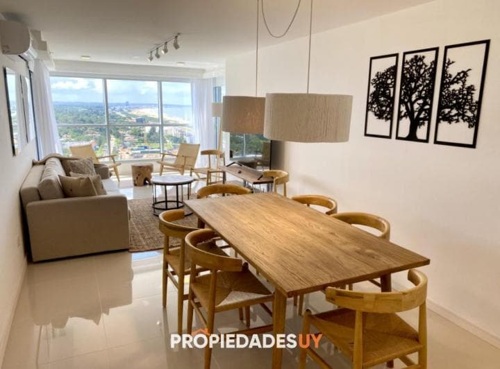 Venta - Apartamento de 2 Dorm. + Dep en Playa Brava - 5