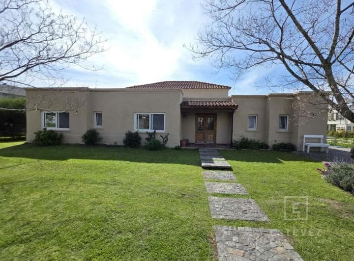 Casa de 4 Dorm. en Venta. Pileta - Barrio Cerrado, Escobar, Gba Norte - 3